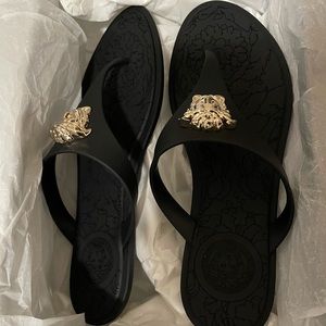 VERSACE Palazzo Medusa Flip Flops SIZE 8. Runs small. Can fit size 7 or 7 1/2